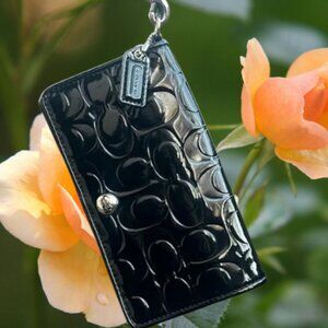 Authenic Coach Peyton Signature Embossed Black Patent Leather Snap Wristlet